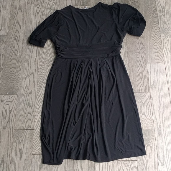 Beautiful black dress by Ronnie Nicole ⭐🌸🍀 - Picture 8 of 12